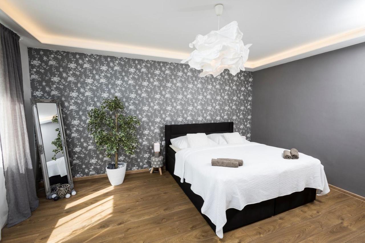 Sting Apartmany Trinec Bagian luar foto